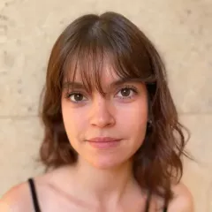 Inès MANGLANO, Portrait